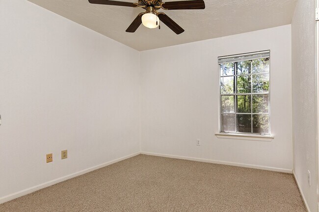 Building Photo - 35 Berryfrost Ln