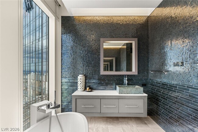 Building Photo - 3750 S Las Vegas Blvd