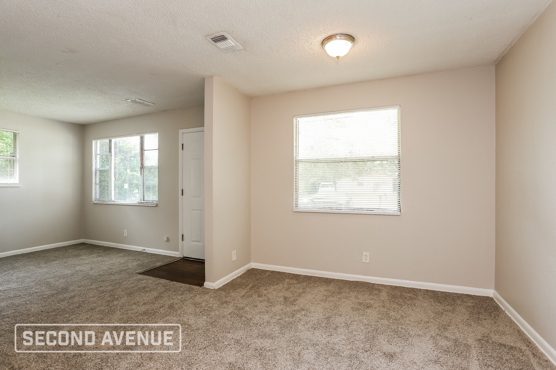 Building Photo - 4662 Roanoke Blvd