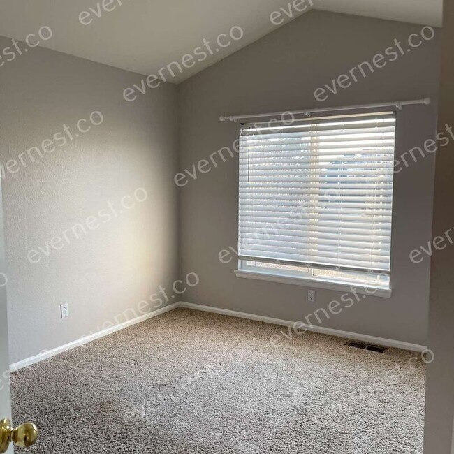 Building Photo - 8956 Goosander Way