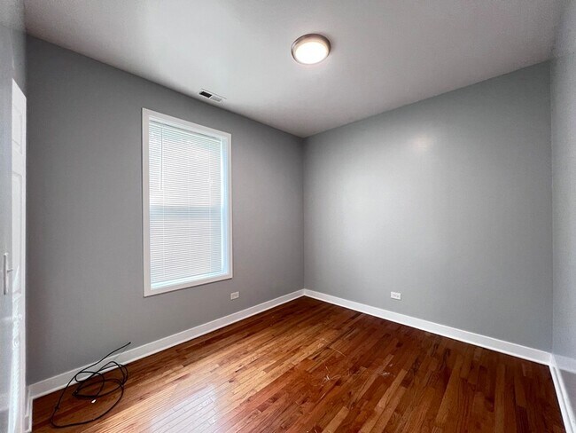 Building Photo - 6402 S Eberhart Ave