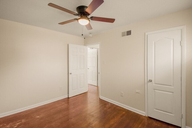 Building Photo - VOUCHERS ACCEPTED!!  Fully Updated 3BR/1B ...