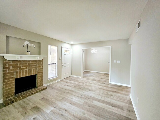 Building Photo - 3500 Tangle Brush Dr