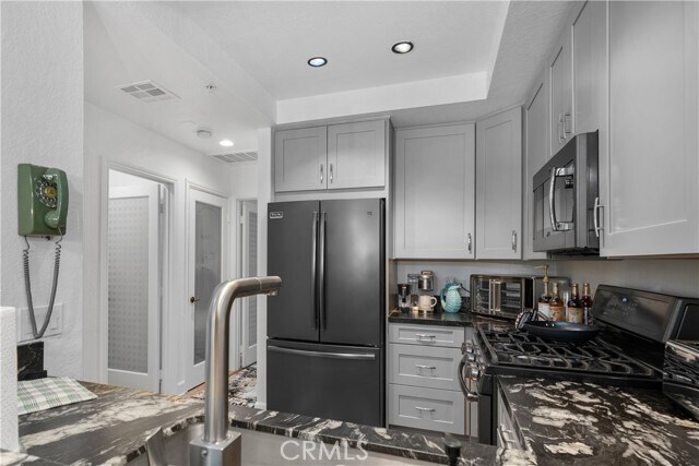 Building Photo - 2601 S Broadmoor Dr