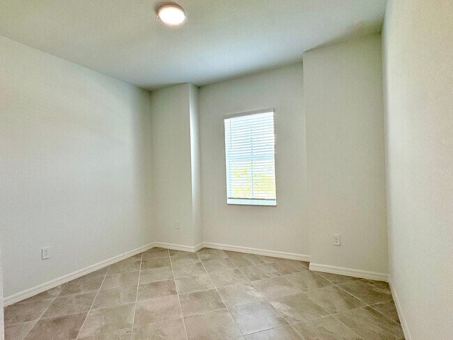 Building Photo - Brand New Luxury Rental in Wellen Park – Never Lived In!
