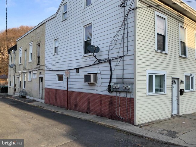 Building Photo - 106 N 11th St