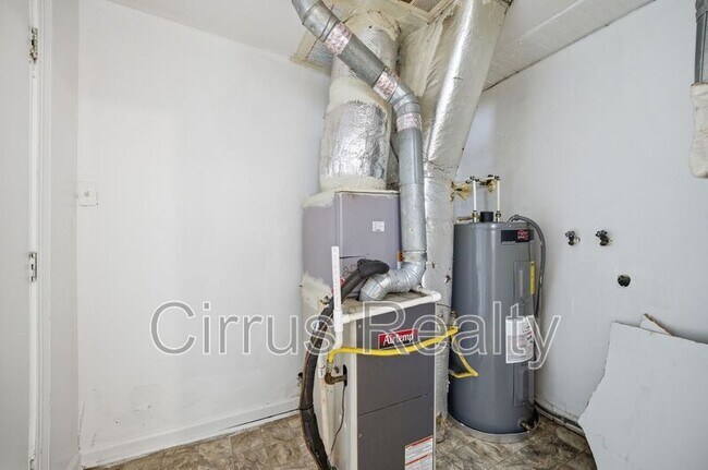 Building Photo - 1027 27th St