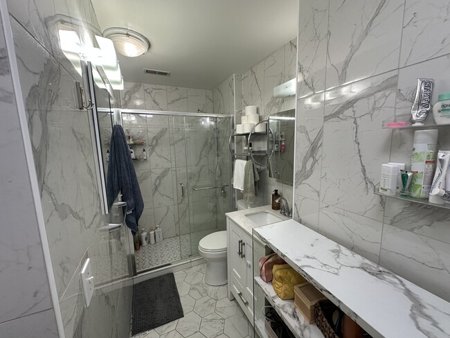 Building Photo - 441 N La Salle Dr