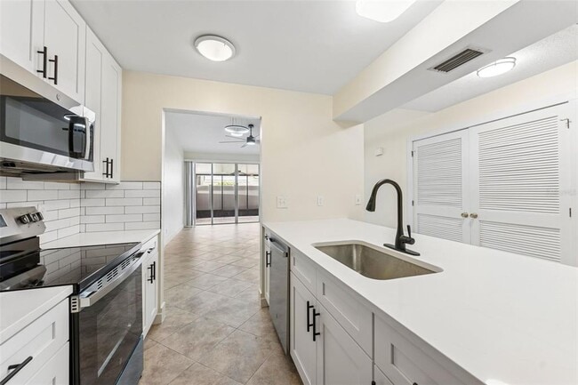 Building Photo - 16117 Rambling Vine Dr E