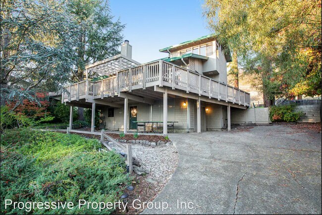 Primary Photo - 4 br, 2.5 bath House - 5561 Yerba Buena Road