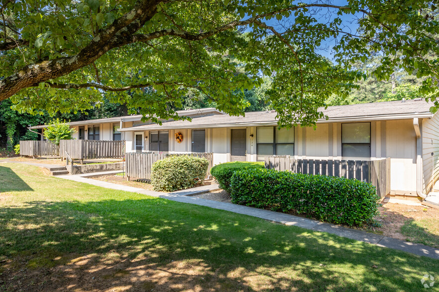 Primary Photo - Shadow Trace Apartments