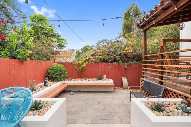 Building Photo - Historic Charm Meets Modern Living – Stunning 5 Bedroom Home on Iconic Myrtle Avenue