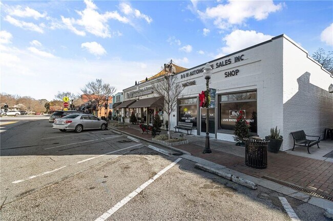 Building Photo - 6023 Skellig St