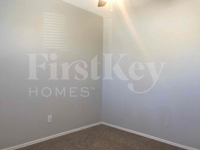 Building Photo - 8334 W Hughes Dr