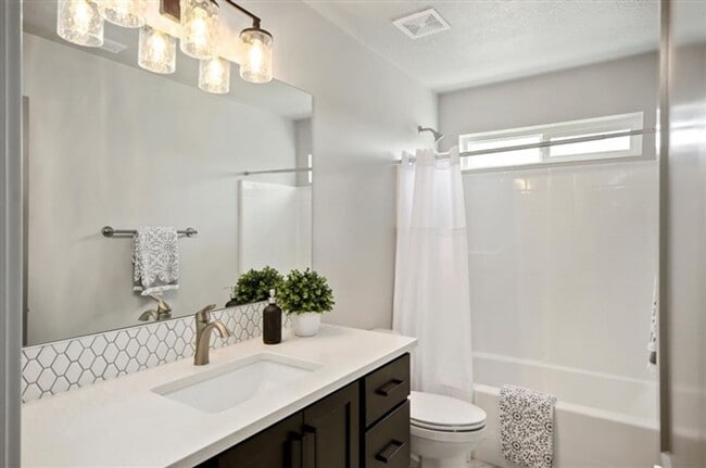 Building Photo - BRAND NEW HOME!!  4 Bedrooms, 3 Baths, Large Open Floor Plan!  Perfect Location, Must See!