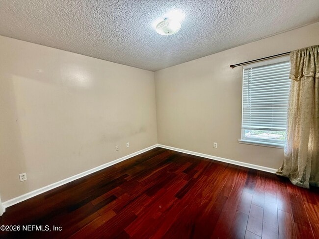 Building Photo - 12856 Chets Creek Dr N