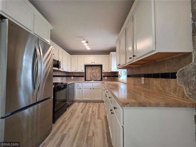 Building Photo - 1306 Woodhill Rd