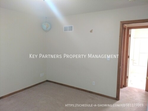 Building Photo - 501 Kindred Dr