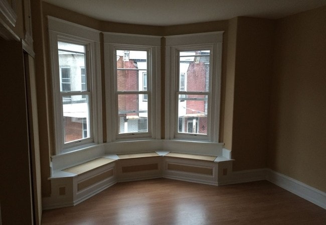 Building Photo - 1828 S Alden St