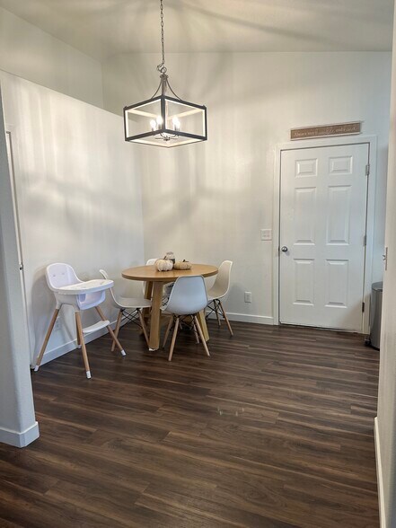 Building Photo - 357 S 6150 W