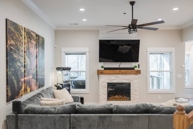 Building Photo - 104 Elohi Ln