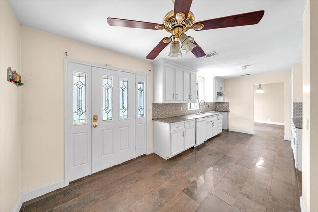Building Photo - 13014 Skymeadow Dr