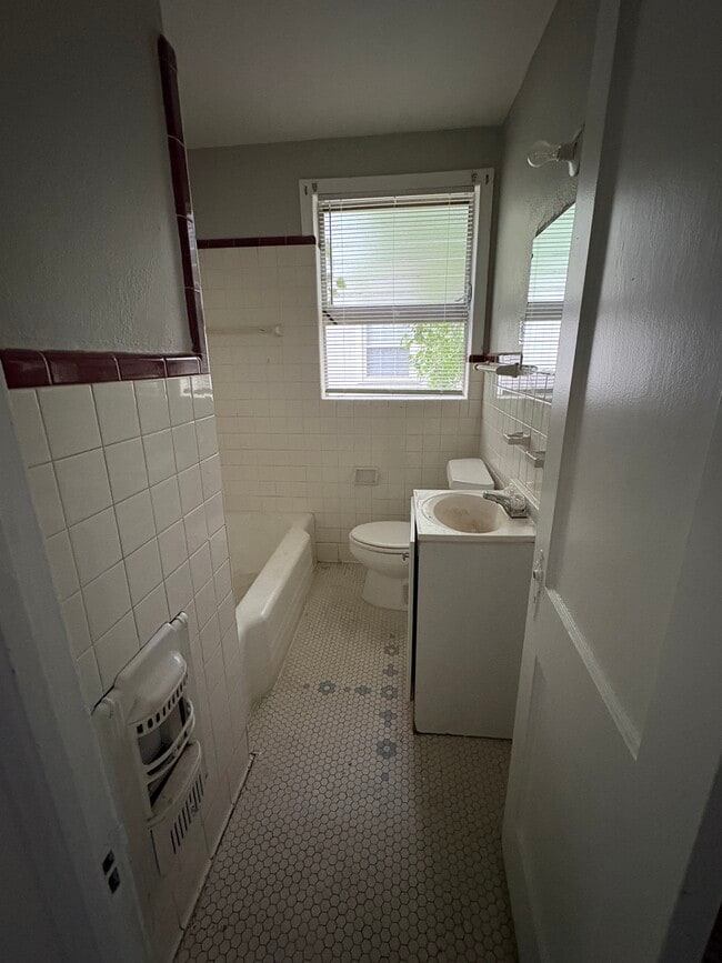 Building Photo - 18 Oak Forest Dr