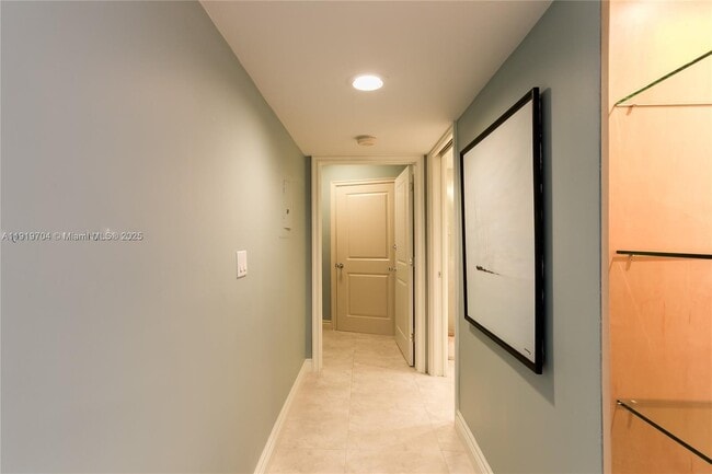 Building Photo - 19195 NE 36th Pl