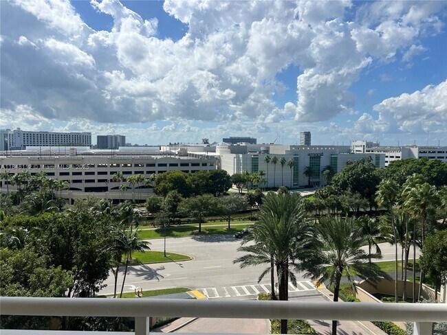 Building Photo - 19501 W Country Club Dr