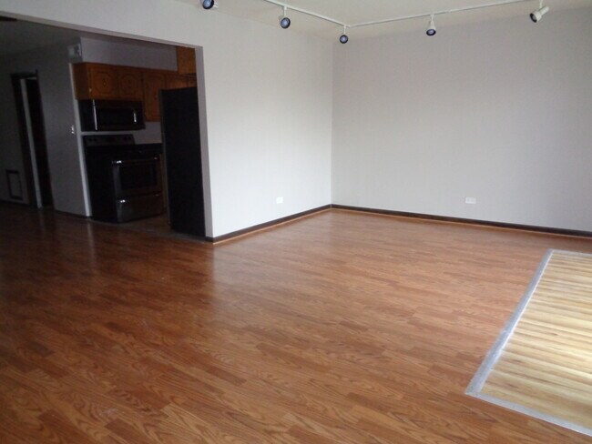 Building Photo - 6405 W Home Ave