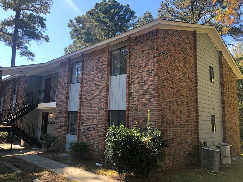 Building Photo - 2925 Chatsworth Rd