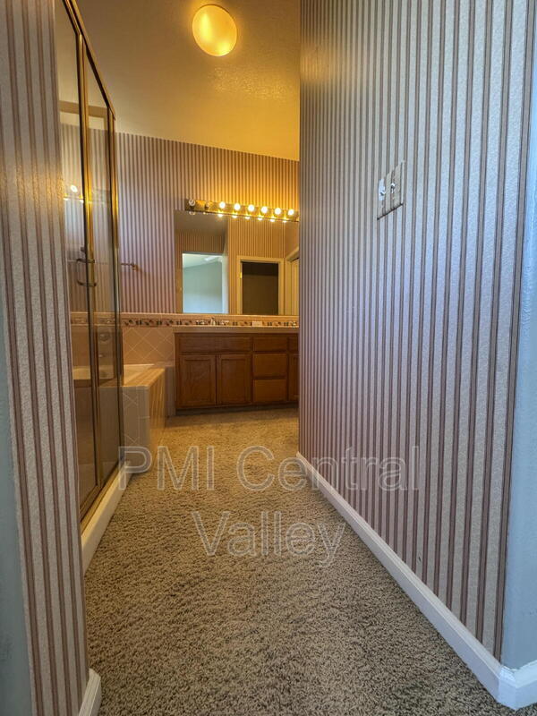 Building Photo - 2044 London Ave