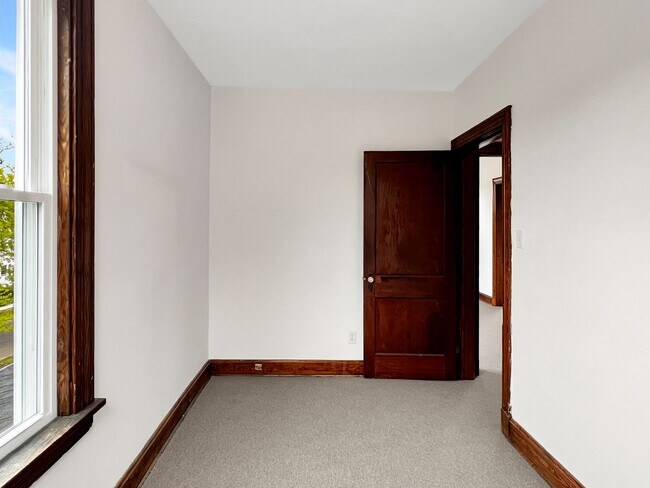 Building Photo - 2806 Hawthorne Ave