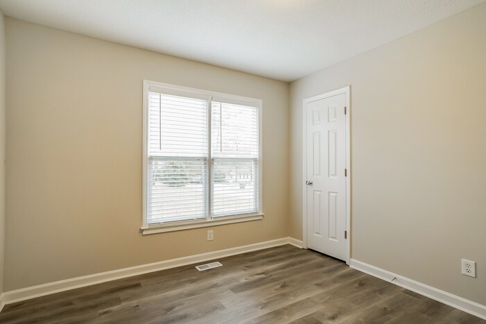 Building Photo - 100 Princess Cres