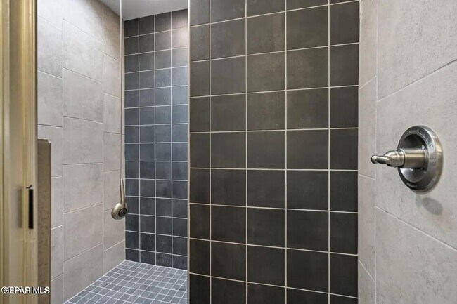 Building Photo - 930 Bicknor Pl