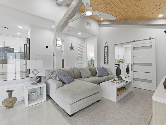 Building Photo - 2210 NE 3rd Ave