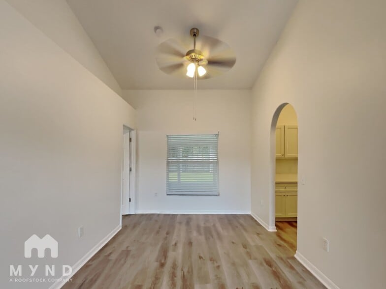 Building Photo - 2617 Hawthorne Ln