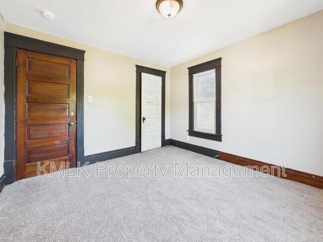 Building Photo - 701 Kling St