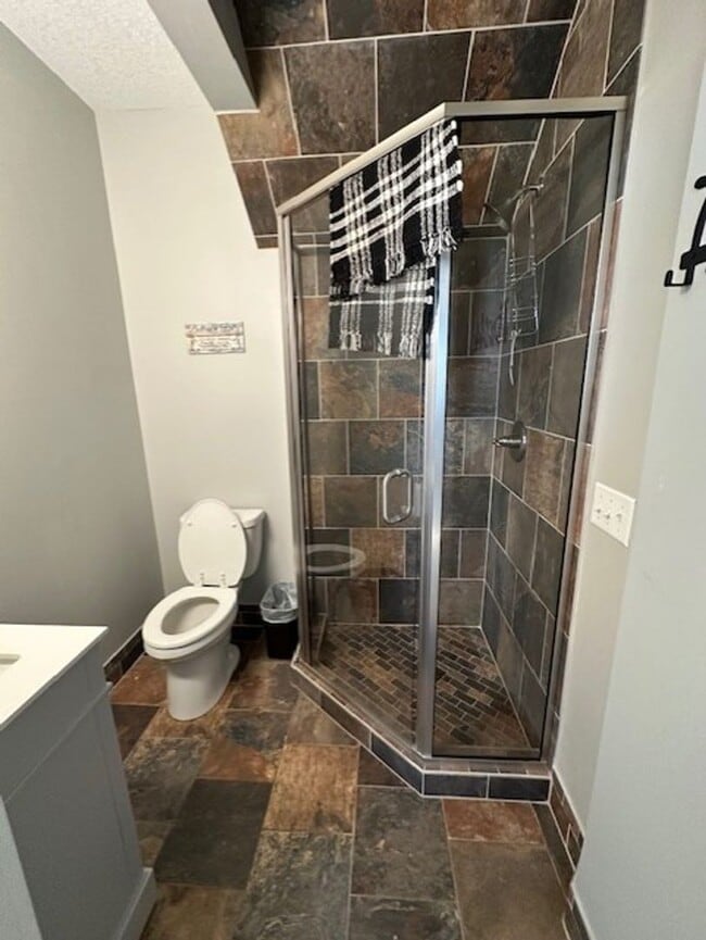 Building Photo - 4 Bed, 2 Bath Single Family Home - Crosby