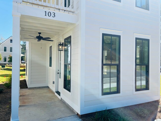 Building Photo - New Construction! 3 bedroom 2 bathroom home in Lagrange! Must see!