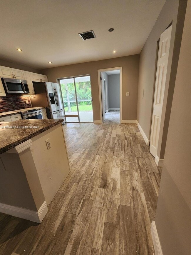 Building Photo - 107 18th Ave S