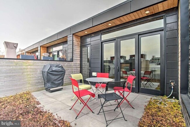 Building Photo - 2128 E Firth St