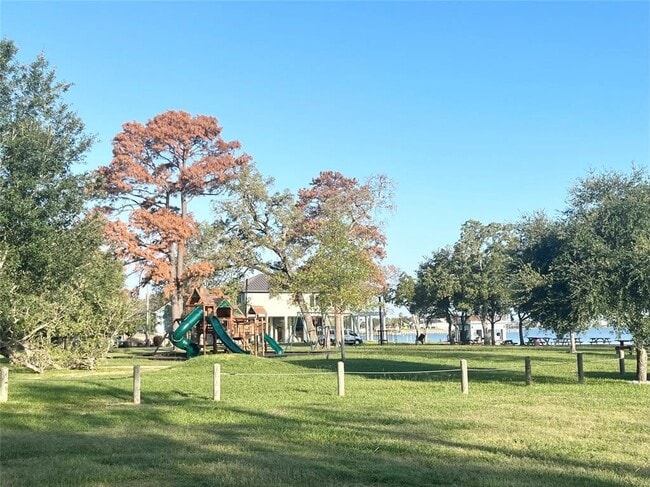 Building Photo - 2114 Shasta Dr