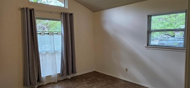 Building Photo - 5409 Duval St