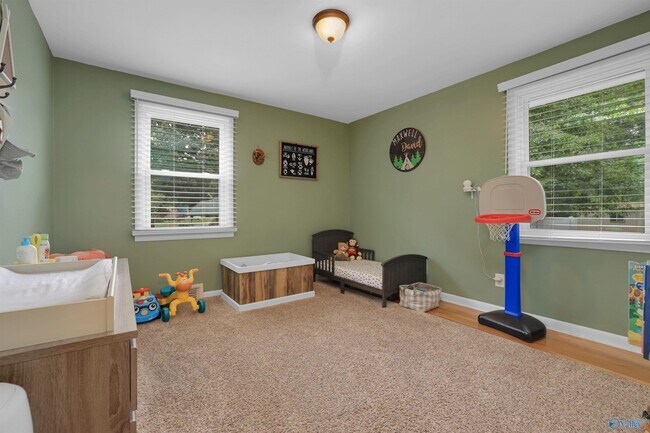 Building Photo - 619 Graycroft Dr SW