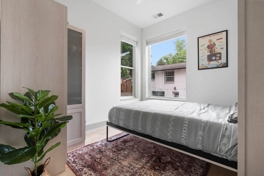 Building Photo - 530 Continental Dr