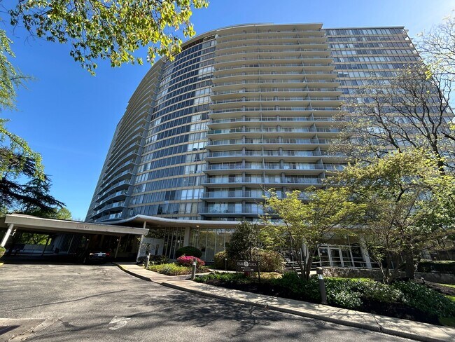 Building Photo - 3900 W Ford Rd
