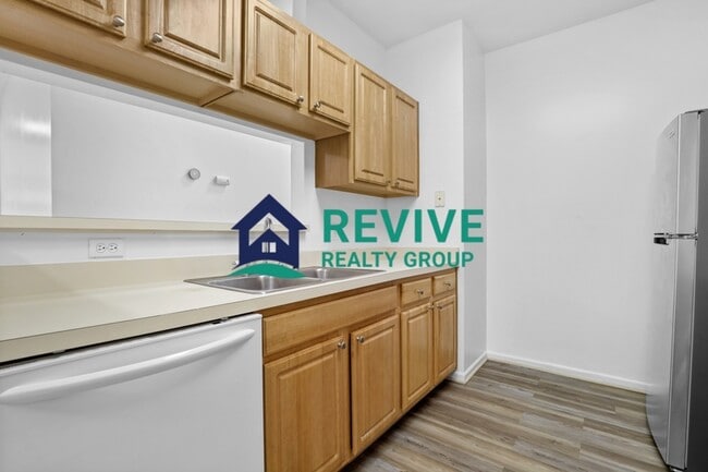 Building Photo - 15715 Parkway Ln