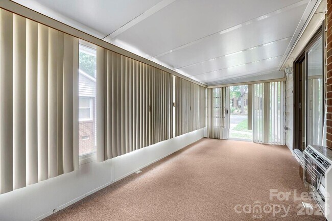 Building Photo - 221 Eden Cir