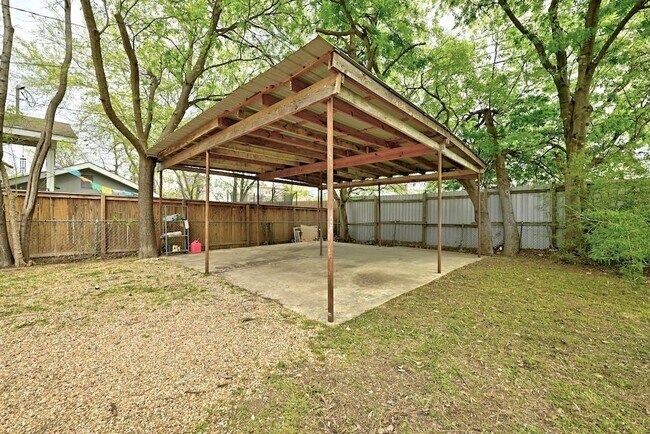 Building Photo - 5313 Martin Ave